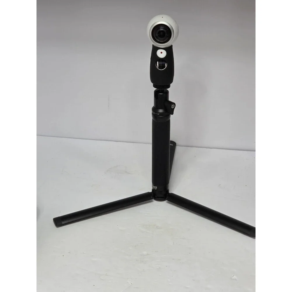 Samsung Gear White 360 Camera 2017 Edition  Dual-Lens 360° With EEEKIT Case